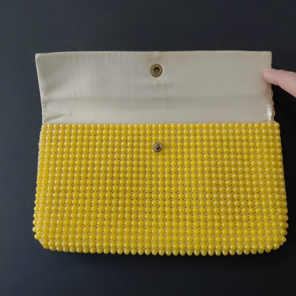 Vintage 60's Handbag Bright Yellow Plastic Beading United Capr Clutch Retro Geek - Picture 3 of 9